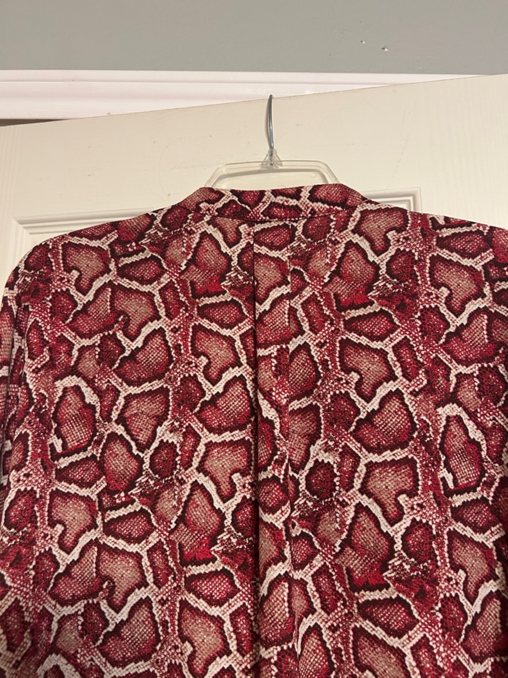 LiKe💙for $3 off🚎 Worthington red animal print blouse - Picture 5 of 5